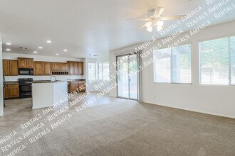 14332 W Crocus Dr in Surprise, AZ - Foto de edificio - Building Photo