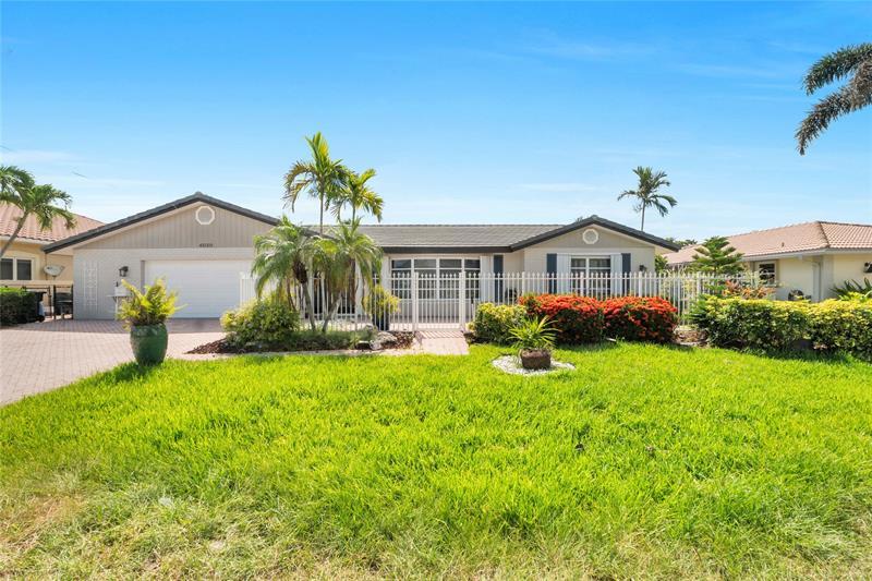 4020 NE 24th Ave in Lighthouse Point, FL - Building Photo