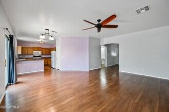10950 W Royal Palm Rd in Peoria, AZ - Building Photo - Building Photo
