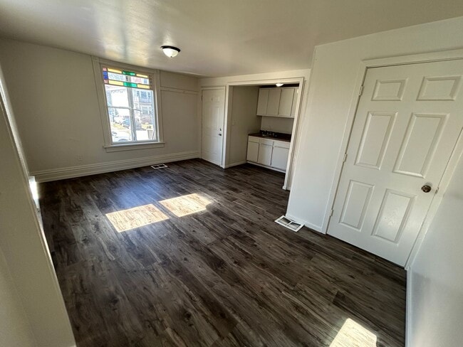 6745 14th Ave-Unit -1 studio in Kenosha, WI - Building Photo - Building Photo