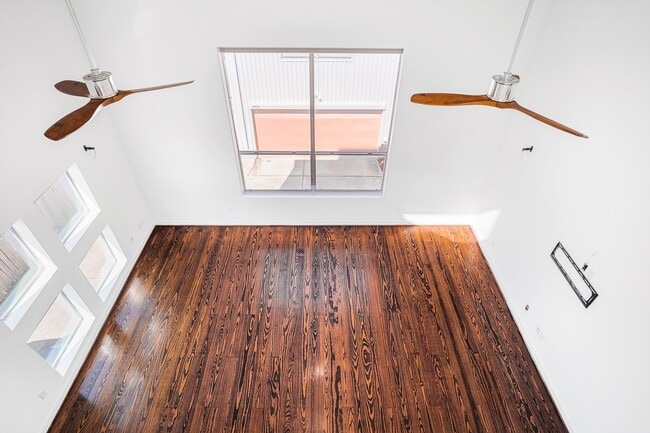 property at 2936 Commerce St