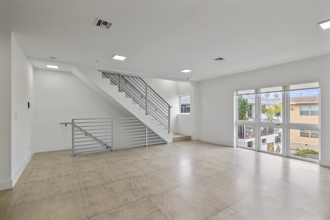 434 SW 10th St in Miami, FL - Foto de edificio - Interior Photo