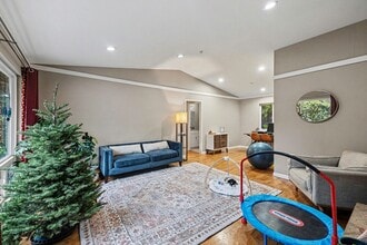 2537 166th Ave SE in Bellevue, WA - Building Photo - Building Photo