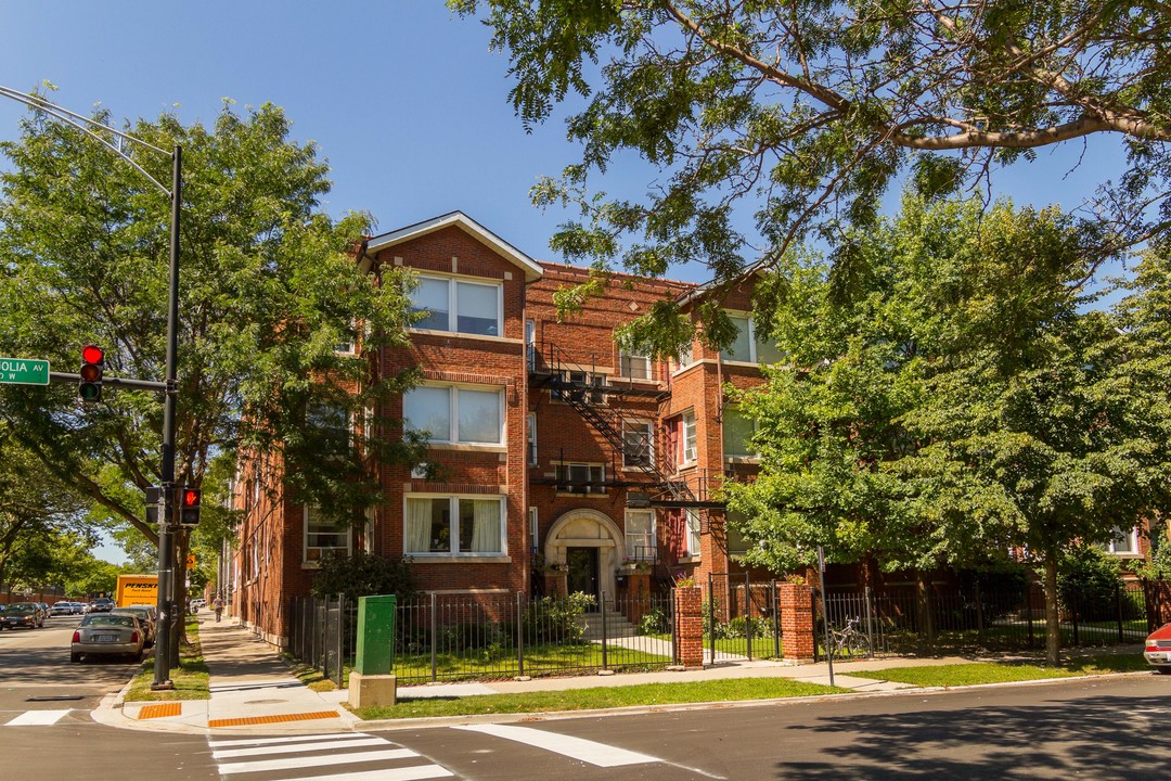 Wolcott Apartments in Chicago, IL - Building Photo