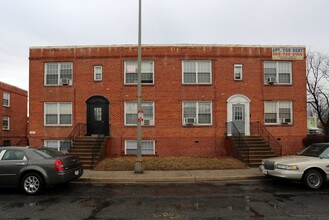 3206-3208 E Capitol St NE in Washington, DC - Building Photo - Building Photo