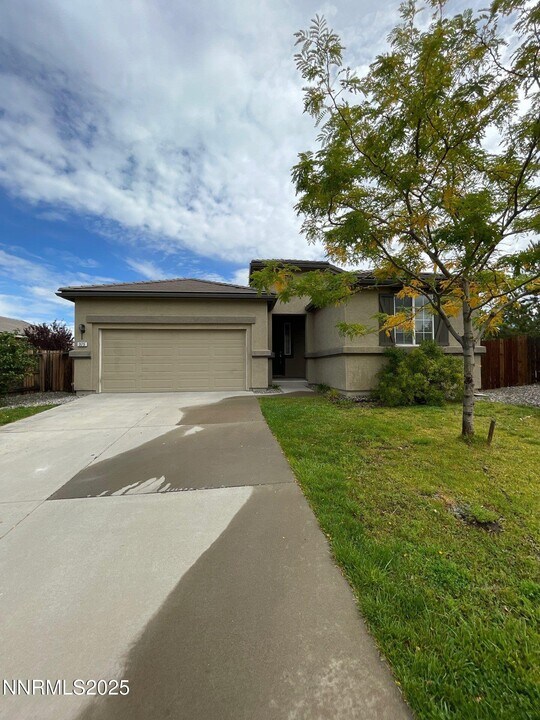 375 Mustengo Ct in Reno, NV - Building Photo