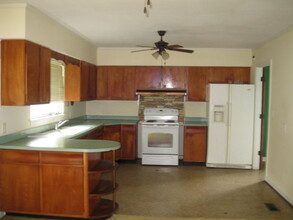 411 Bonnie St in Glennville, GA - Building Photo - Building Photo