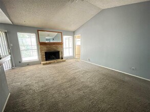 6614 Hart Ln in Austin, TX - Building Photo - Building Photo