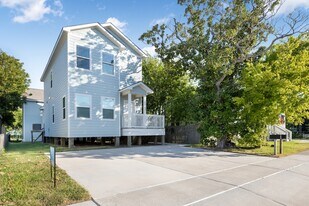 4020 Avenue N 1/2 Rear in Galveston, TX - Building Photo