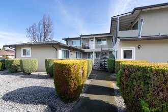 1022 Valerian Way in Sunnyvale, CA - Building Photo - Primary Photo