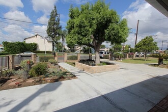 4302 Muscatel Ave in Rosemead, CA - Foto de edificio - Building Photo