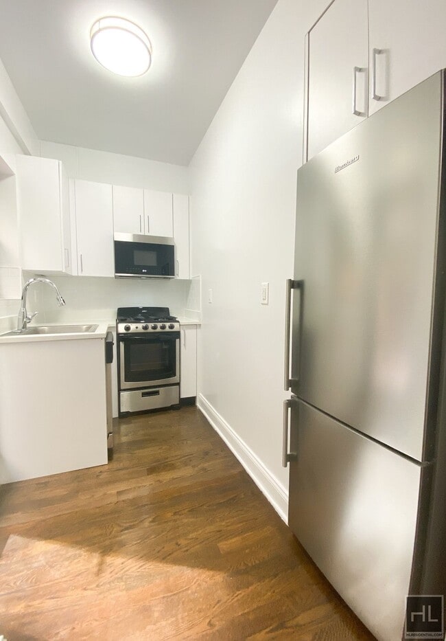 EAST 56 STREET in New York, NY - Foto de edificio - Building Photo