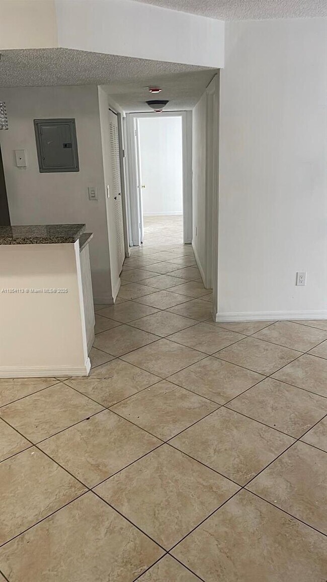 18880 NW 57th Ave in Hialeah, FL - Building Photo - Building Photo