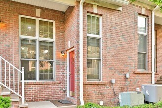 375 Kingston Ct in West New York, NJ - Building Photo - Building Photo