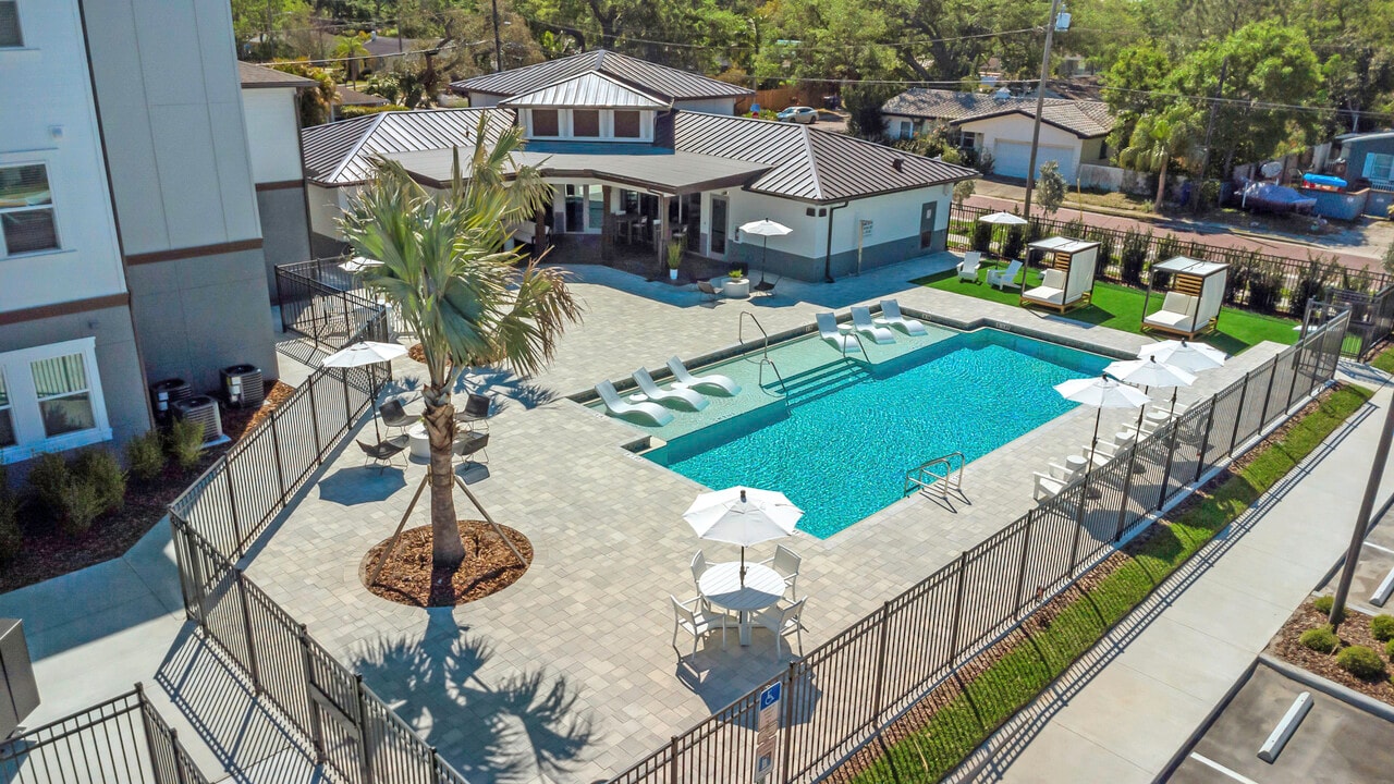 Everest Largo Apartments in Largo, FL - Foto de edificio