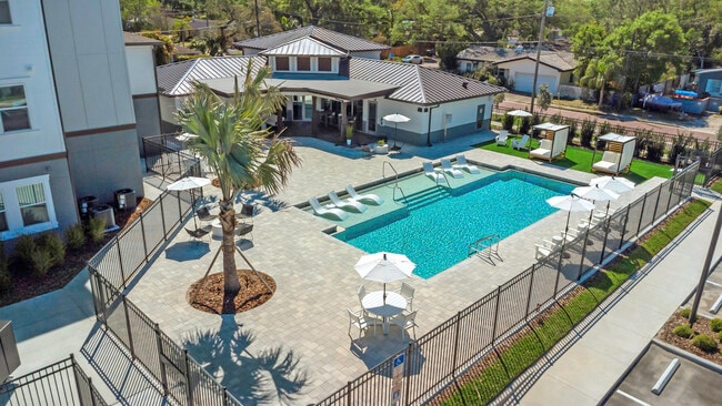 Everest Largo Apartments