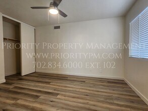7070 Mountain Moss Dr in Las Vegas, NV - Building Photo - Building Photo