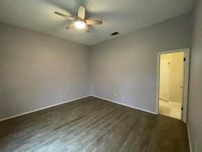 2300 Quiet Wood Dr in Austin, TX - Building Photo - Building Photo