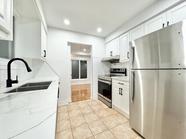 14 Harbour Heights Ln in St Catharines, ON - Building Photo - Building Photo