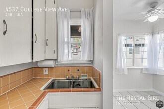 4537 College View Ave in Los Angeles, CA - Building Photo - Building Photo