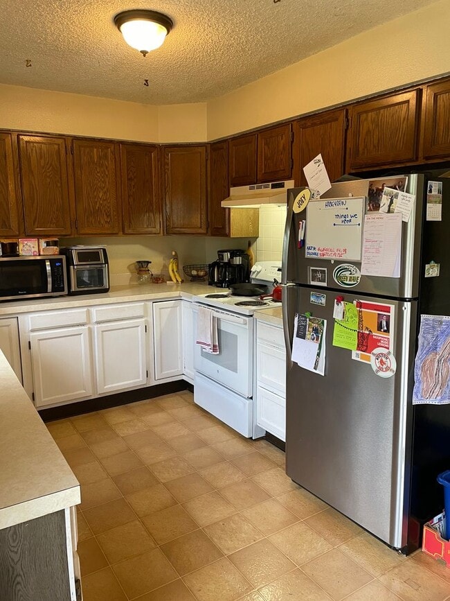 Central Location! 4 Bed 2 Bath House in Fort Collins in Fort Collins, CO - Building Photo - Building Photo
