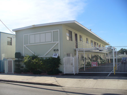 915 N. Wilmington Blvd. in Wilmington, CA - Building Photo