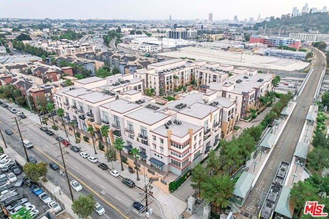 360 W Ave 26, Unit 4th floor unit in Los Angeles, CA - Foto de edificio - Building Photo