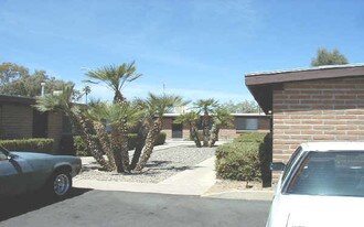 1701-1711 N Rosemont Blvd in Tucson, AZ - Building Photo