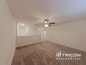 33546 Sky Blossom Cir in Leesburg, FL - Foto de edificio - Building Photo