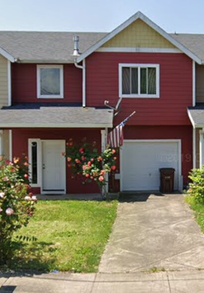 380 Kennel Ave in Molalla, OR - Building Photo