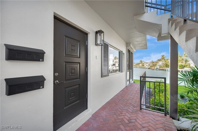 property at 2258 Gulf Shore Blvd N