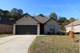 212 Gray Fox Xing in Bonaire, GA - Building Photo