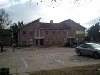 Sycamore Square Townhomes in Euless, TX - Building Photo