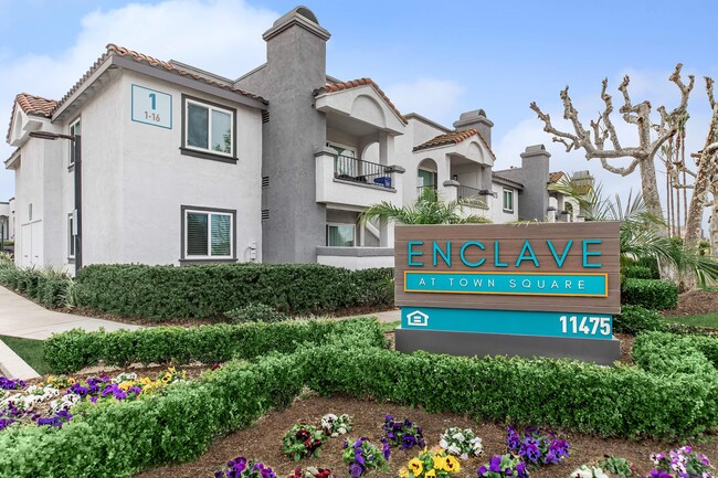 Enclave at Town Square in Chino, CA - Foto de edificio - Building Photo