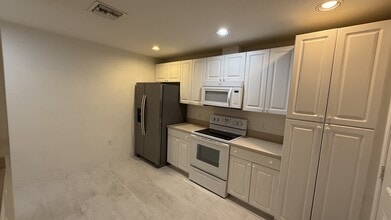 1802 Blue Heron Ln in Fort Pierce, FL - Building Photo - Building Photo