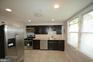 7915 Eastdale Rd in Baltimore, MD - Building Photo