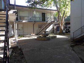 4220 Cole Ave, Unit 107 in Dallas, TX - Building Photo