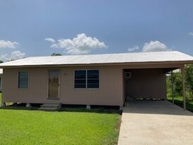 1116 Par Rd 4 in St. Martinville, LA - Building Photo