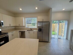 254 10th Ct in Florida City, FL - Building Photo - Building Photo