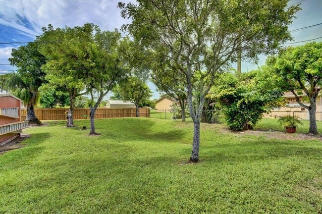 4870 Purdy Ln, Unit C in West Palm Beach, FL - Foto de edificio - Building Photo