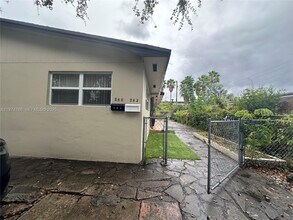 280 NW 39th St in Miami, FL - Building Photo - Building Photo