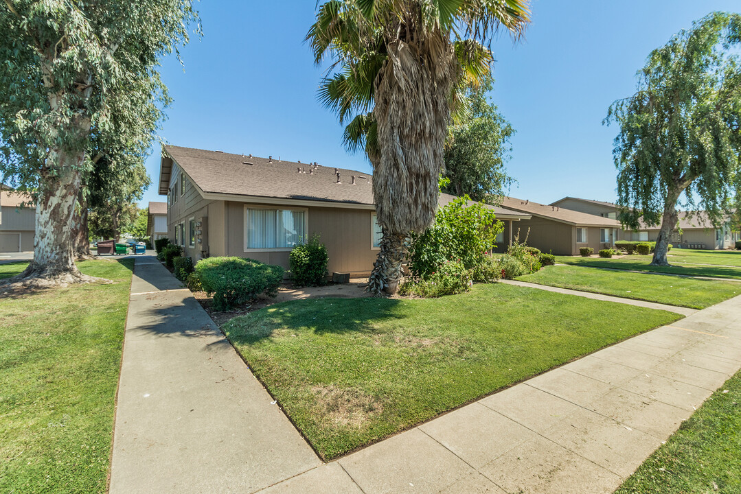 705 Green Way in Madera, CA - Building Photo