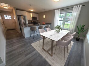 Colonial Village Apartments and Townhomes in Glastonbury, CT - Foto de edificio - Building Photo
