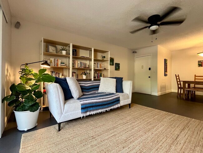 13720 SW 90th Ave, Unit Heather Walk in Miami, FL - Building Photo - Building Photo