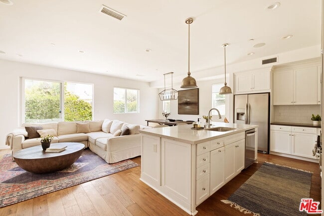 property at 4130 Lyceum Ave