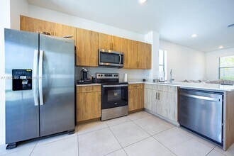 715 SE 17th Ave in Homestead, FL - Building Photo - Building Photo