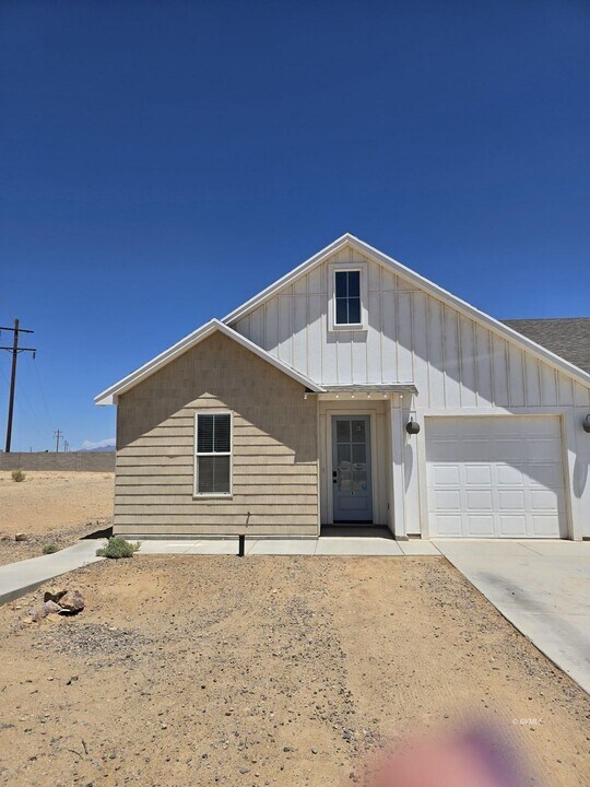 4184 W 11th St in Thatcher, AZ - Foto de edificio