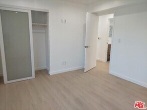 130 W 59th Pl in Los Angeles, CA - Building Photo - Building Photo