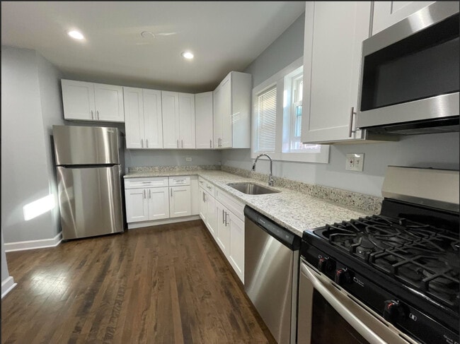 9322 S Saginaw Ave in Chicago, IL - Building Photo - Building Photo