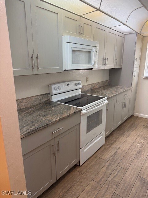 4900 Biscayne Dr in Naples, FL - Building Photo - Building Photo